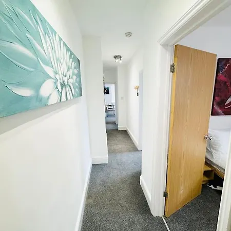 Luton Centre Apartment Exterior photo