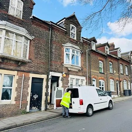 Luton Centre Apartment Exterior photo